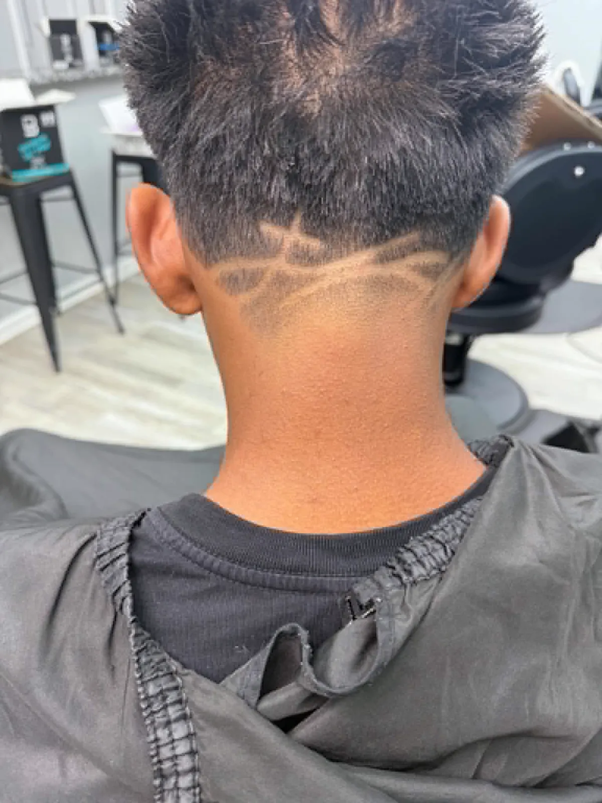 Detailed neckline artwork and taper at NV Hair Studio
